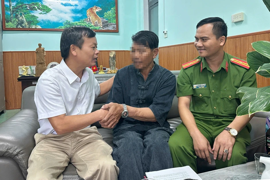 Người đàn ông "ôm" 1,2 tỷ đồng đi lạc 550km, kiệt sức trong rừng sâu Người đàn ông "ôm" 1,2 tỷ đồng đi lạc 550km, kiệt sức trong rừng sâu