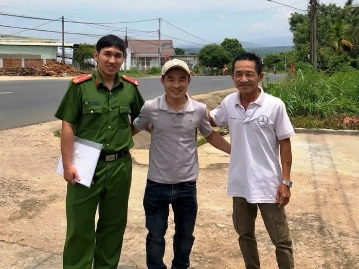 Người đàn ông tìm lại gia đình sau 34 năm mất liên lạc Người đàn ông tìm lại gia đình sau 34 năm mất liên lạc
