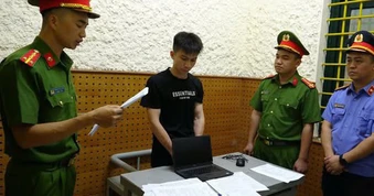 Người đàn ông tự xưng kiến trúc sư, chủ doanh nghiệp gây náo loạn khu chợ