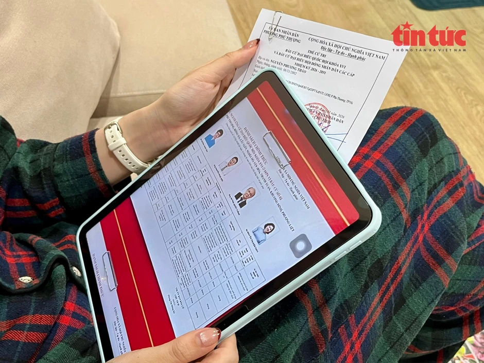 Người dân Thủ đô phấn khởi hướng về ngày hội non sông Người dân Thủ đô phấn khởi hướng về ngày hội non sông