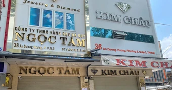 Người dân TP . HCM ' toa ́ t mô ̀ hôi ' Khi bán kim cương giữa thị trường khó khăn 2026