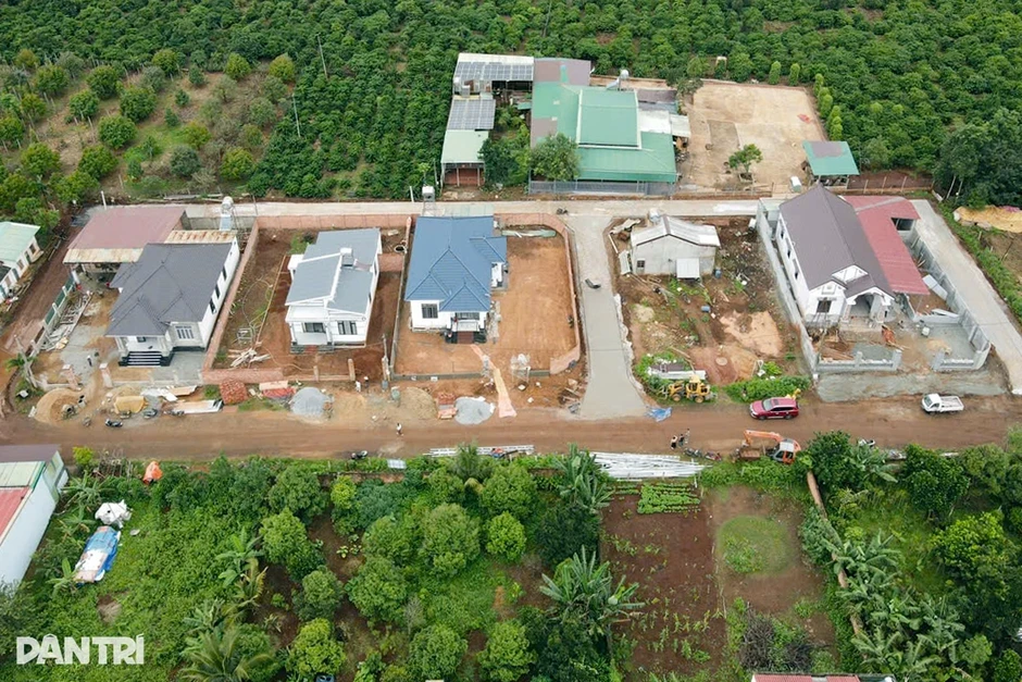 Người dân vùng sạt lở xây nhà tiền tỷ, thoát cảnh “ăn ngủ không yên” Người dân vùng sạt lở xây nhà tiền tỷ, thoát cảnh “ăn ngủ không yên”