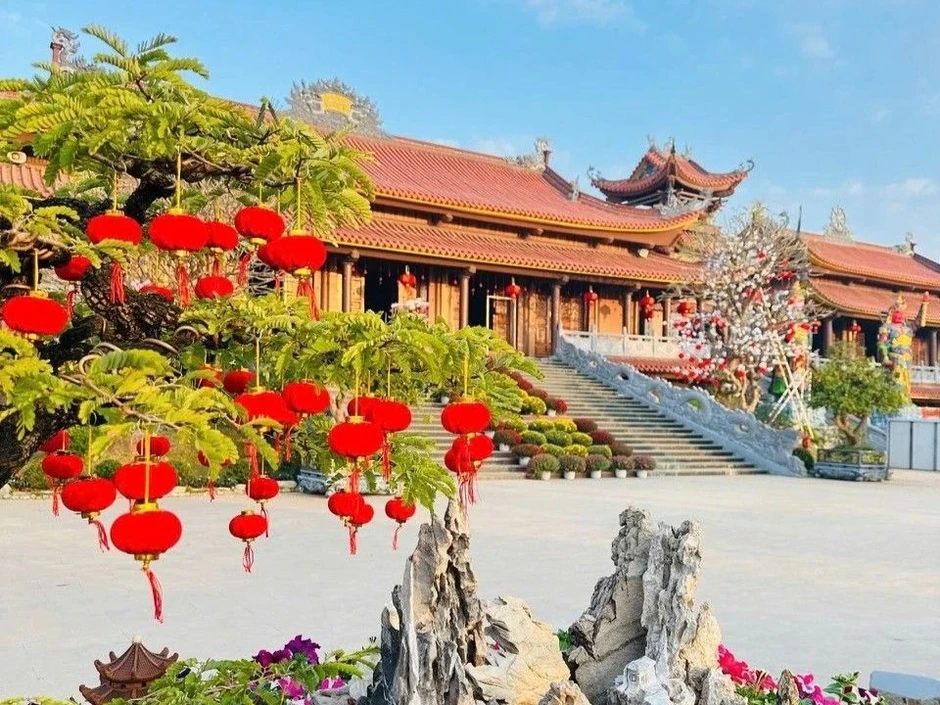 Người đánh trẻ dã man trong chùa Bầu là phật tử đến làm công quả Người đánh trẻ dã man trong chùa Bầu là phật tử đến làm công quả