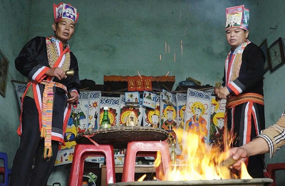 Người Dao giữ rừng bằng nghi lễ cổ Người Dao giữ rừng bằng nghi lễ cổ