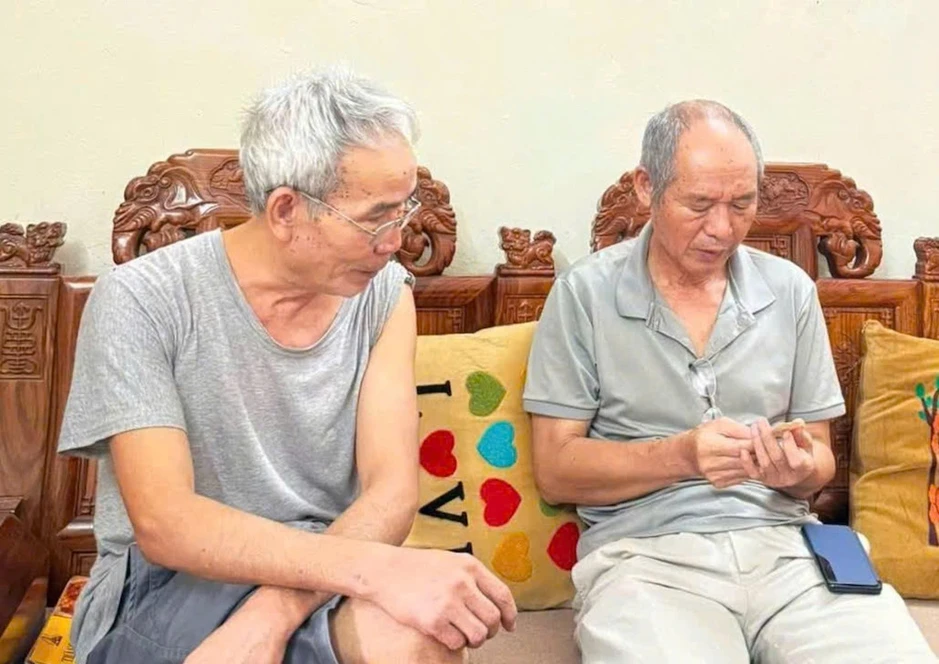 Người giữ bức ảnh giống kỷ vật dưới mộ liệt sĩ ở Đồng Nai Người giữ bức ảnh giống kỷ vật dưới mộ liệt sĩ ở Đồng Nai