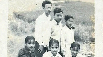 Người giữ bức ảnh giống kỷ vật dưới mộ liệt sĩ ở Đồng Nai