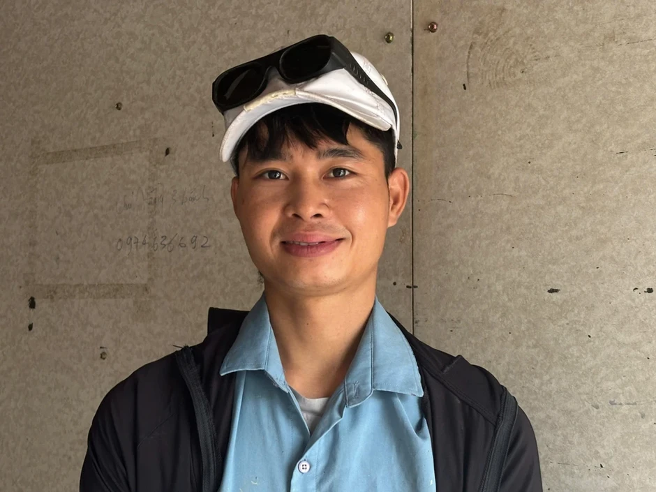 Người phá mái tôn trong vụ cháy ở Hà Nội: 'Chỉ nghĩ phải thật bình tĩnh để cứu người' Người phá mái tôn trong vụ cháy ở Hà Nội: 'Chỉ nghĩ phải thật bình tĩnh để cứu người'