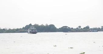 Người phụ nữ bị mỏ bàn phà đè tử vong