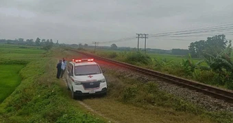 Người phụ nữ bị tàu hỏa tông tử vong khi đang đi bộ trên đường ray
