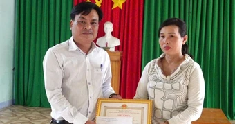 Người phụ nữ cứu 2 thanh niên khỏi chết đuối