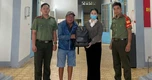 Người phụ nữ đánh rơi chiếc túi chứa nhiều vàng, tiền