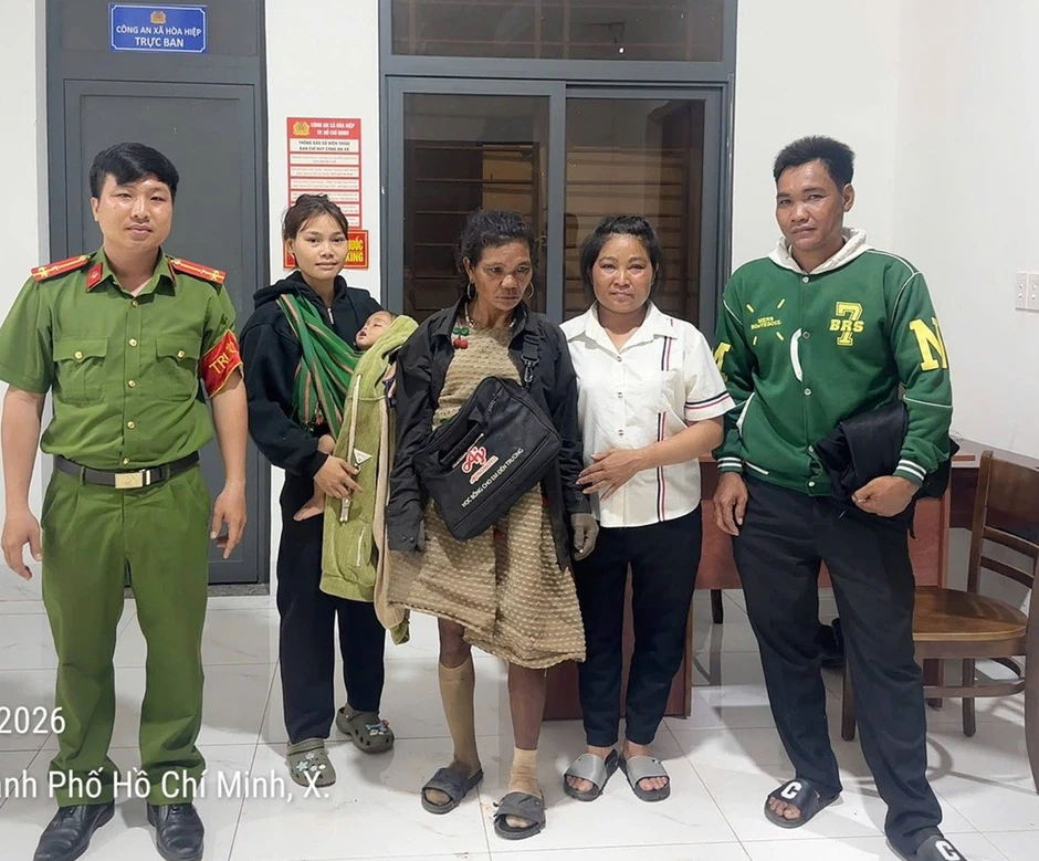 Người phụ nữ đi lạc hơn 170km, gia đình vỡ òa sau một tuần tìm kiếm Người phụ nữ đi lạc hơn 170km, gia đình vỡ òa sau một tuần tìm kiếm