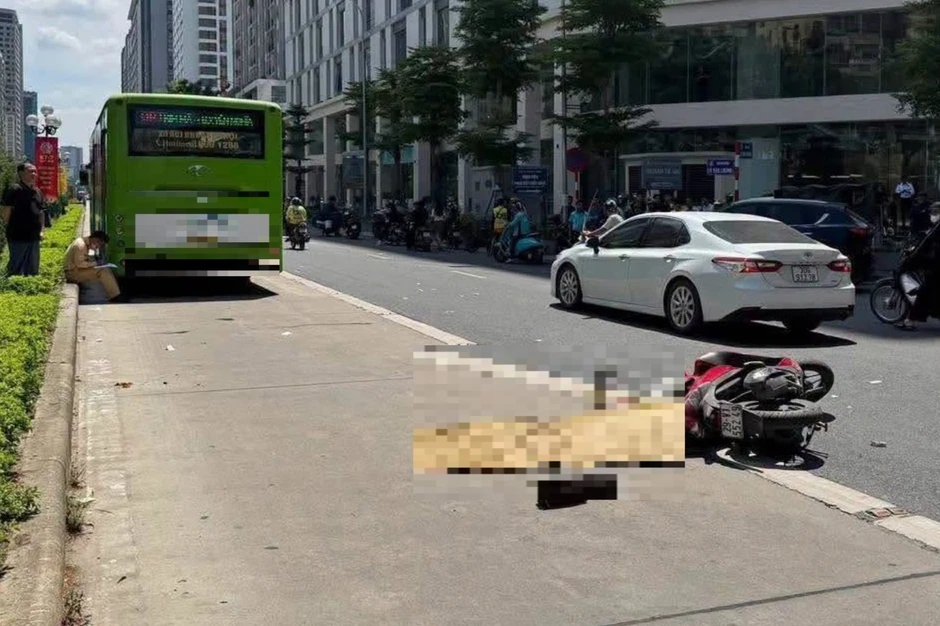 Người phụ nữ đi xe máy tử vong sau va chạm với xe buýt BRT Người phụ nữ đi xe máy tử vong sau va chạm với xe buýt BRT