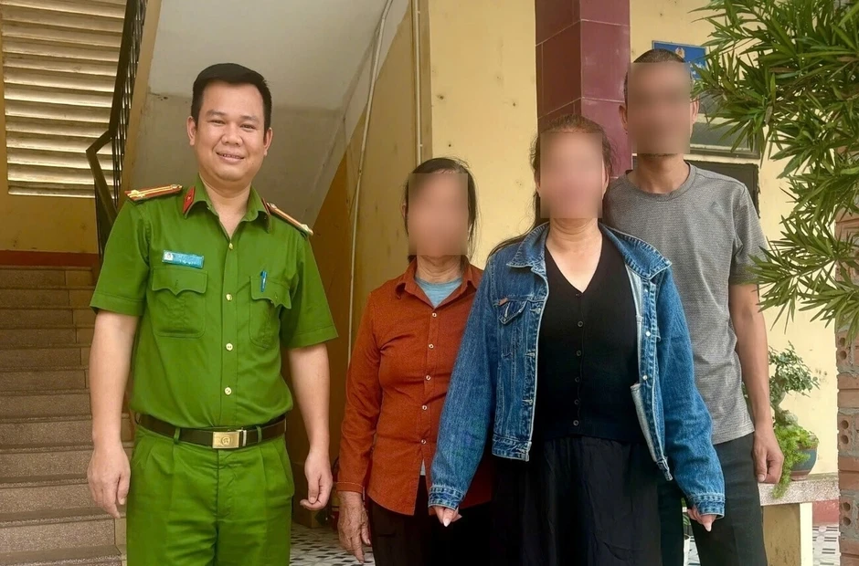 Người phụ nữ đoàn tụ với gia đình sau hơn 30 năm thất lạc Người phụ nữ đoàn tụ với gia đình sau hơn 30 năm thất lạc