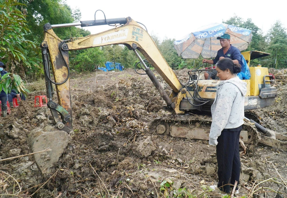 Người phụ nữ đốn hơn 100 cây sầu riêng, giúp bộ đội tìm 71 hài cốt liệt sĩ Người phụ nữ đốn hơn 100 cây sầu riêng, giúp bộ đội tìm 71 hài cốt liệt sĩ
