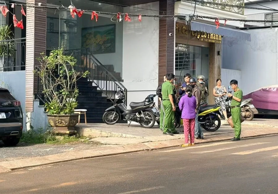 Người phụ nữ nghi rơi từ tầng 5 tử vong sau khi thuê phòng khách sạn cùng 1 người đàn ông Người phụ nữ nghi rơi từ tầng 5 tử vong sau khi thuê phòng khách sạn cùng 1 người đàn ông
