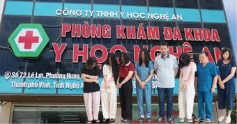 Người phụ nữ ở Hà Tĩnh chuẩn bị chuyển 79 triệu đồng vào tài khoản ACB, sự xuất hiện của nhóm người này đã chặn đứng giao dịch