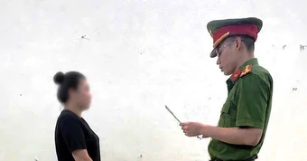 Người phụ nữ ở Ninh Bình bị khởi tố vì tàng trữ mảnh sừng tê giác trắng