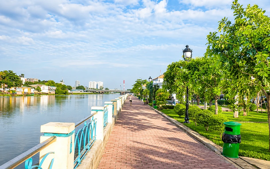 Người phụ nữ ở TPHCM nhảy cầu được cứu, ít giờ sau tử vong dưới sông