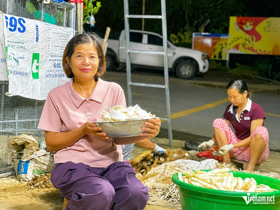 Người phụ nữ Thanh Hóa biến củ 'chống đói' thành đặc sản vùng cao Người phụ nữ Thanh Hóa biến củ 'chống đói' thành đặc sản vùng cao