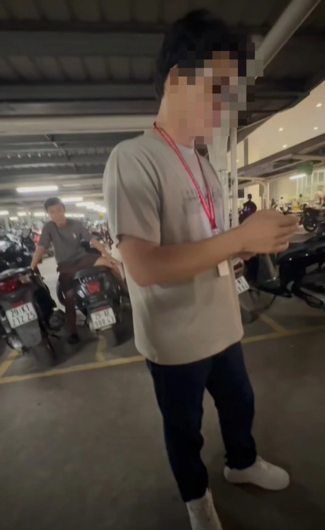 Người phụ nữ tố bị quy chụp "ăn cắp đồ" tại Aeon Long Biên: Phía trung tâm thương mại chính thức lên tiếng? Người phụ nữ tố bị quy chụp "ăn cắp đồ" tại Aeon Long Biên: Phía trung tâm thương mại chính thức lên tiếng?