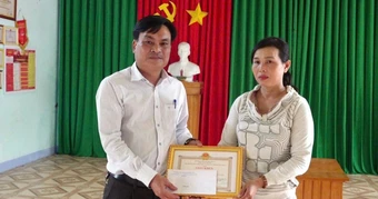 Người phụ nữ ứng cứu 2 thanh niên thoát chết trong gang tấc