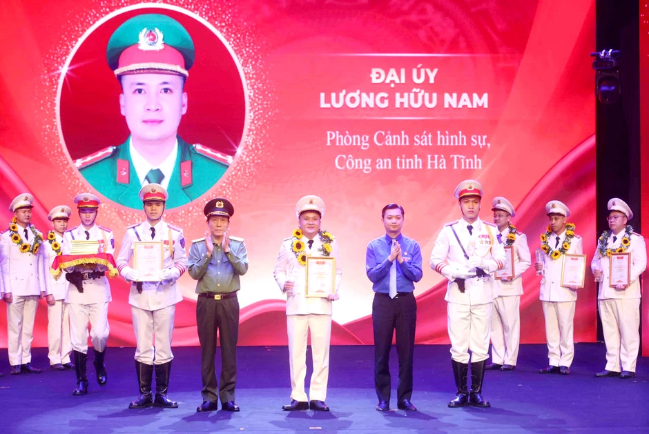Người thầm lặng góp nên những chiến công của Cảnh sát hình sự Hà Tĩnh Người thầm lặng góp nên những chiến công của Cảnh sát hình sự Hà Tĩnh