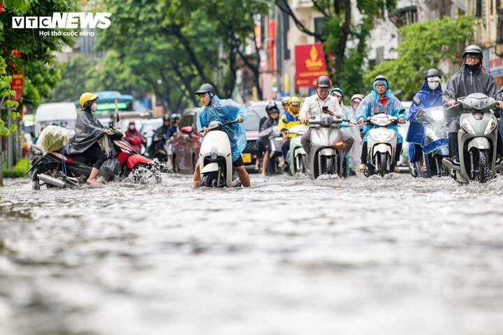 Nguyên nhân ngập sâu 40cm tại ngõ 42 Giang Văn Minh và vấn đề thoát nước Hà Nội Nguyên nhân ngập sâu 40cm tại ngõ 42 Giang Văn Minh và vấn đề thoát nước Hà Nội