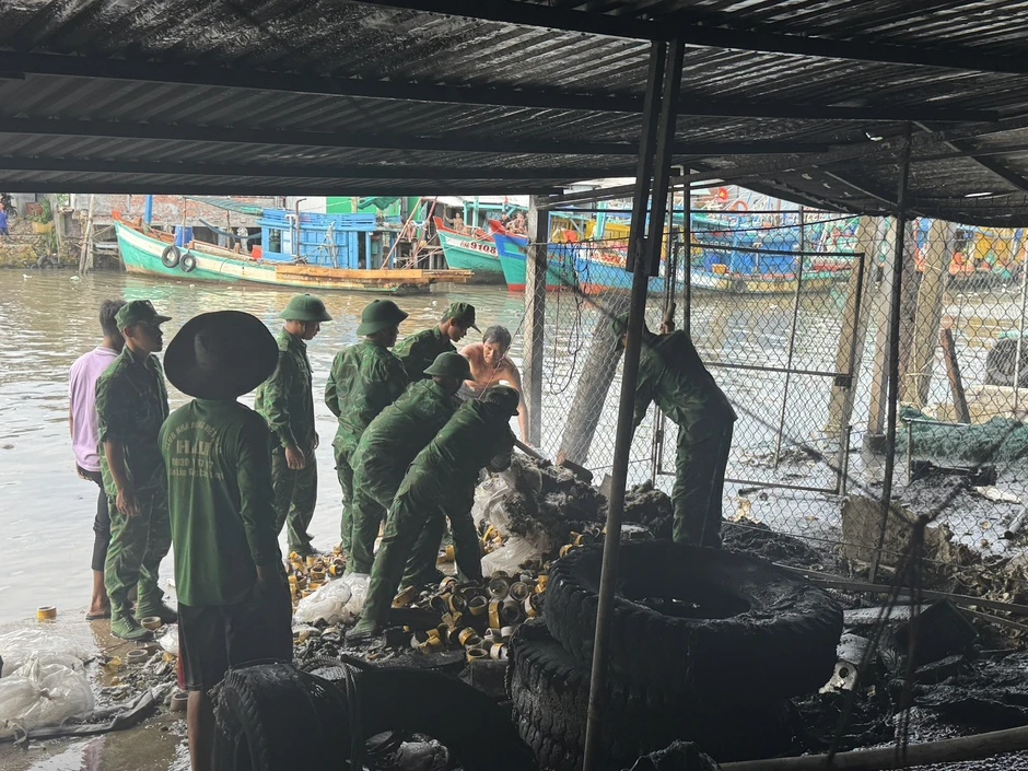 Nguyên nhân vụ cháy thiêu rụi 2 căn nhà sát nhau và 3 xe máy Nguyên nhân vụ cháy thiêu rụi 2 căn nhà sát nhau và 3 xe máy