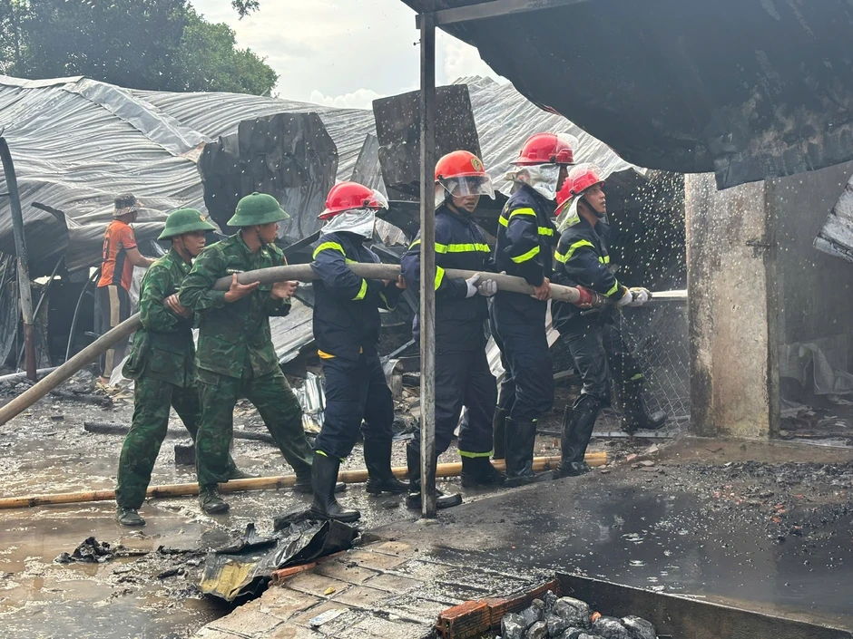 Nguyên nhân vụ cháy thiêu rụi 2 căn nhà sát nhau và 3 xe máy Nguyên nhân vụ cháy thiêu rụi 2 căn nhà sát nhau và 3 xe máy