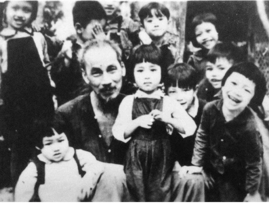 Nguyễn Thị Quỳnh Dung: 'Em bé' có 7 bức ảnh chụp cùng Chủ tịch Hồ Chí Minh Nguyễn Thị Quỳnh Dung: 'Em bé' có 7 bức ảnh chụp cùng Chủ tịch Hồ Chí Minh