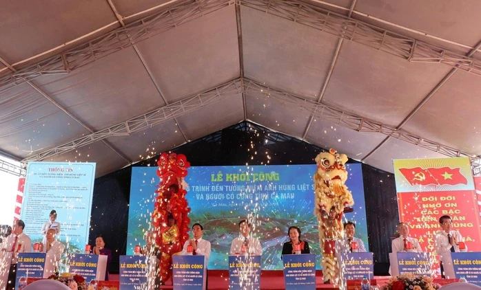 Nguyên Thủ tướng Nguyễn Tấn Dũng dự khởi công công trình có ý nghĩa quan trọng ở Cà Mau Nguyên Thủ tướng Nguyễn Tấn Dũng dự khởi công công trình có ý nghĩa quan trọng ở Cà Mau
