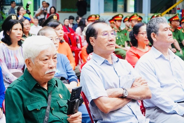 Nguyên Thủ tướng Nguyễn Tấn Dũng và Chủ tịch UBND TPHCM Nguyễn Văn Được bầu cử tại phường Xuân Hòa Nguyên Thủ tướng Nguyễn Tấn Dũng và Chủ tịch UBND TPHCM Nguyễn Văn Được bầu cử tại phường Xuân Hòa