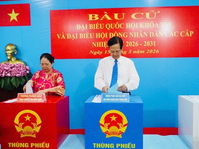 Nguyên Thủ tướng Nguyễn Tấn Dũng và Chủ tịch UBND TPHCM Nguyễn Văn Được bầu cử tại phường Xuân Hòa Nguyên Thủ tướng Nguyễn Tấn Dũng và Chủ tịch UBND TPHCM Nguyễn Văn Được bầu cử tại phường Xuân Hòa