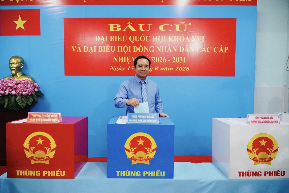 Nguyên Thủ tướng Nguyễn Tấn Dũng và Chủ tịch UBND TPHCM Nguyễn Văn Được bầu cử tại phường Xuân Hòa Nguyên Thủ tướng Nguyễn Tấn Dũng và Chủ tịch UBND TPHCM Nguyễn Văn Được bầu cử tại phường Xuân Hòa