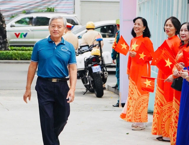 Nguyên Thủ tướng Nguyễn Tấn Dũng và Chủ tịch UBND TPHCM Nguyễn Văn Được bầu cử tại phường Xuân Hòa Nguyên Thủ tướng Nguyễn Tấn Dũng và Chủ tịch UBND TPHCM Nguyễn Văn Được bầu cử tại phường Xuân Hòa