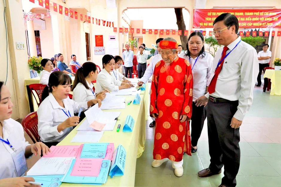 Nhà nghiên cứu Nguyễn Đình Tư: 'Đại biểu muốn làm tốt phải đi sát dân, lắng nghe đời sống' Nhà nghiên cứu Nguyễn Đình Tư: 'Đại biểu muốn làm tốt phải đi sát dân, lắng nghe đời sống'
