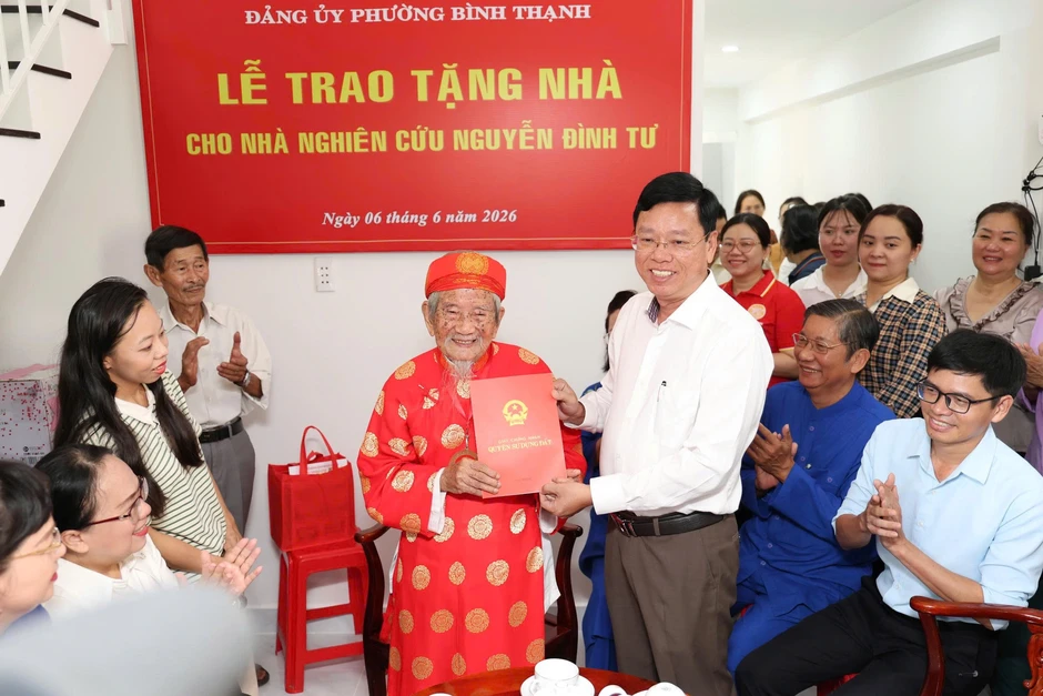 Nhà nghiên cứu Nguyễn Đình Tư được TPHCM tặng căn hộ Nhà nghiên cứu Nguyễn Đình Tư được TPHCM tặng căn hộ