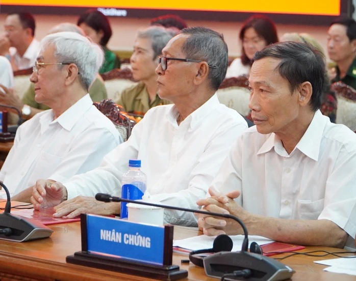 Nhân chứng kể gì về mộ liệt sĩ tập thể tại Công viên Lê Thị Riêng? Nhân chứng kể gì về mộ liệt sĩ tập thể tại Công viên Lê Thị Riêng?