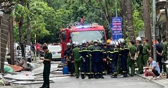 Nhân chứng kể giây phút dập lửa tại căn nhà liền kề ở Hà Nội
