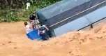 Nhân chứng vụ xe tải bị lũ cuốn trôi: Tôi cảnh báo mà tài xế vẫn lấy đà phóng qua suối