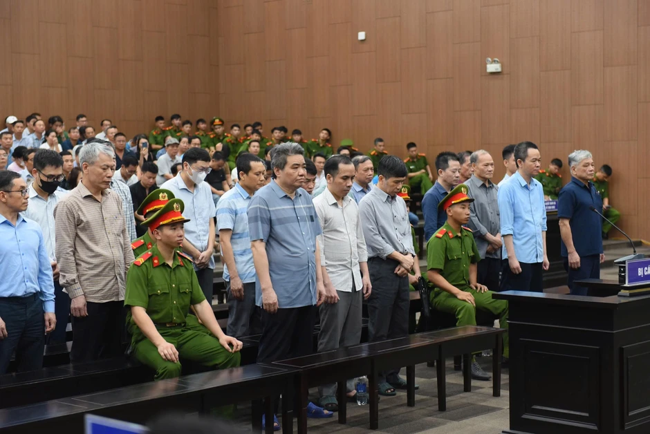 Nhận hối lộ 40 tỉ, vì sao cả 5 cựu quan chức nhận án dưới khung truy tố? Nhận hối lộ 40 tỉ, vì sao cả 5 cựu quan chức nhận án dưới khung truy tố?