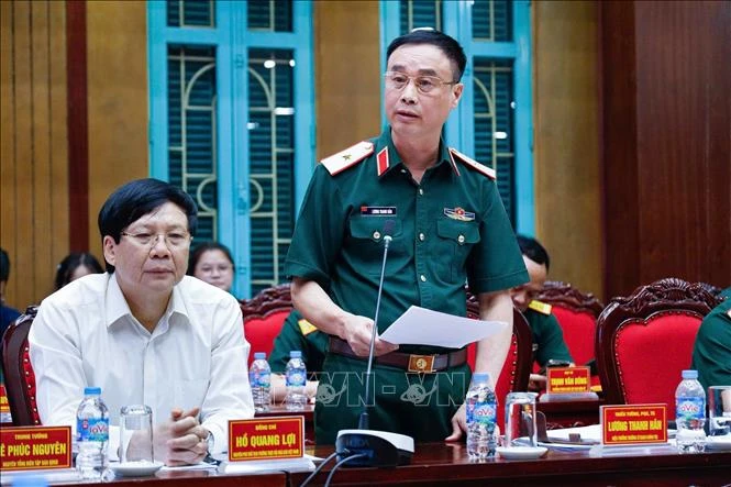 Nhân lên sức mạnh của báo chí cả nước trong bảo vệ nền tảng tư tưởng của Đảng Nhân lên sức mạnh của báo chí cả nước trong bảo vệ nền tảng tư tưởng của Đảng
