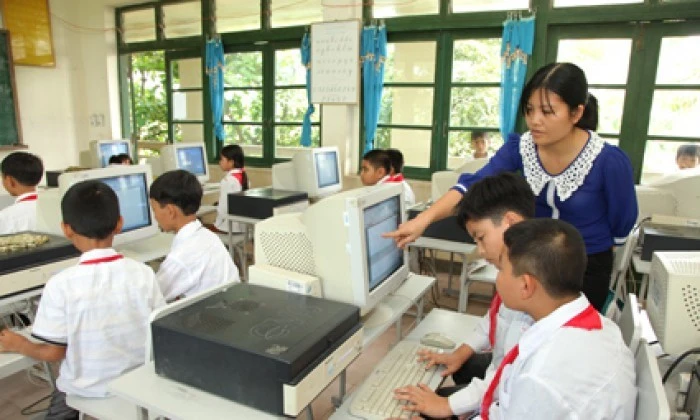 Nhân viên thiết bị thí nghiệm trường học có được chuyển sang giáo viên Tin học? Nhân viên thiết bị thí nghiệm trường học có được chuyển sang giáo viên Tin học?