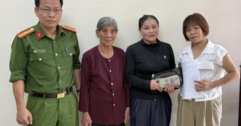 Nhặt được hơn 56 triệu đồng, con dâu cùng mẹ chồng liền nhờ công an tìm người trả lại