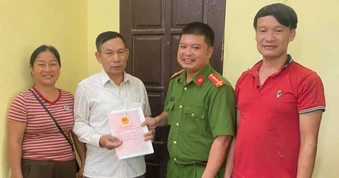Nhặt được sổ đỏ khi thu mua sắt vụn