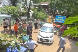 Nhảy thác Trăng ở độ cao khoảng 20m, một du khách tử nạn Nhảy thác Trăng ở độ cao khoảng 20m, một du khách tử nạn
