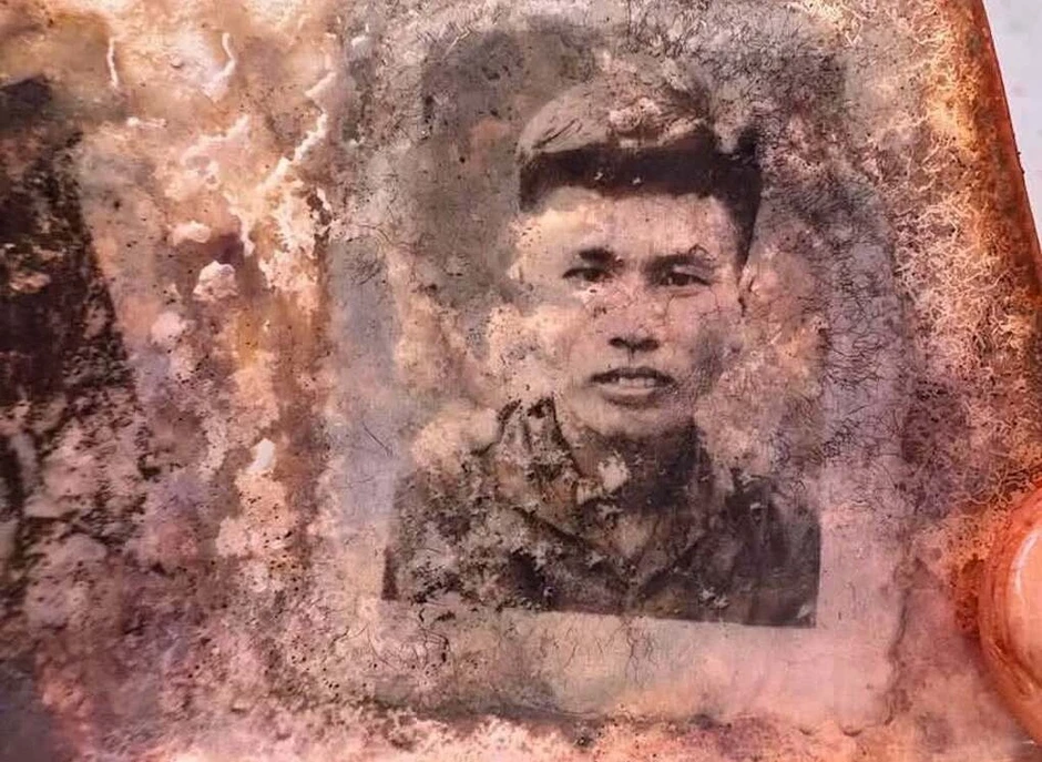 Nhiều ảnh chân dung trong hố chôn tập thể ở Đồng Nai Nhiều ảnh chân dung trong hố chôn tập thể ở Đồng Nai