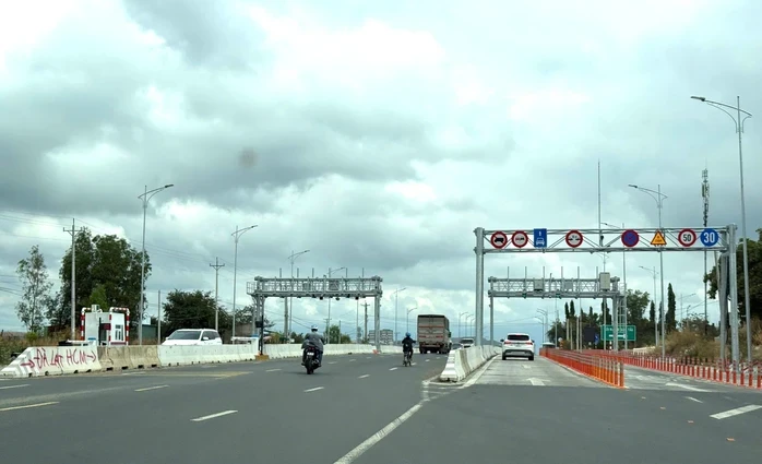 Nhiều bất cập trong ngày đầu thu phí đường cao tốc Vĩnh Hảo – Phan Thiết, Phan Thiết – Dầu Giây Nhiều bất cập trong ngày đầu thu phí đường cao tốc Vĩnh Hảo – Phan Thiết, Phan Thiết – Dầu Giây