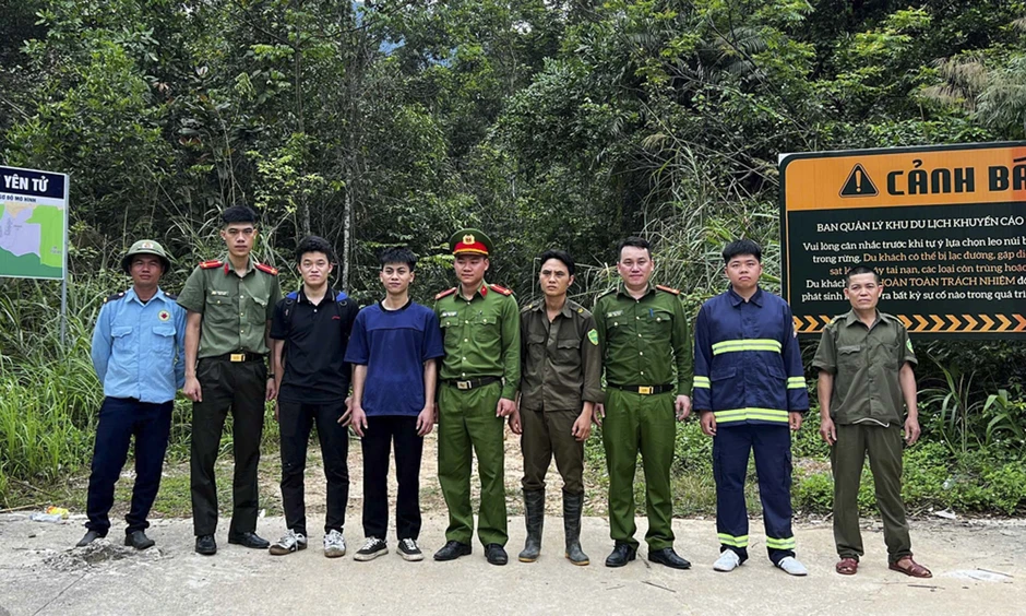 Nhiều giờ tìm kiếm 2 du khách đi lạc trong rừng Tây Yên Tử Nhiều giờ tìm kiếm 2 du khách đi lạc trong rừng Tây Yên Tử
